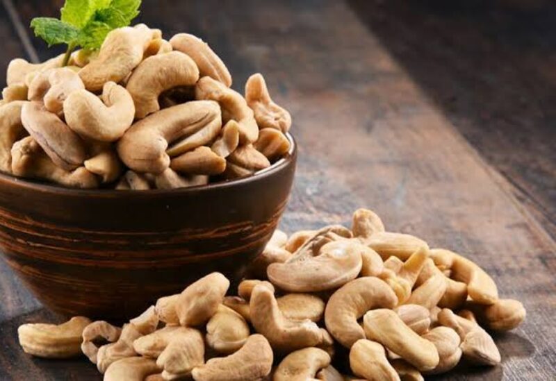 الكاجو يحتوي سماً خطيراً ولا يصيبنا.. لماذا