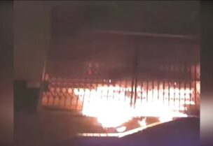 إيرانيون يحرقون مراكز تابعة لمليشيات الحرس الثوري