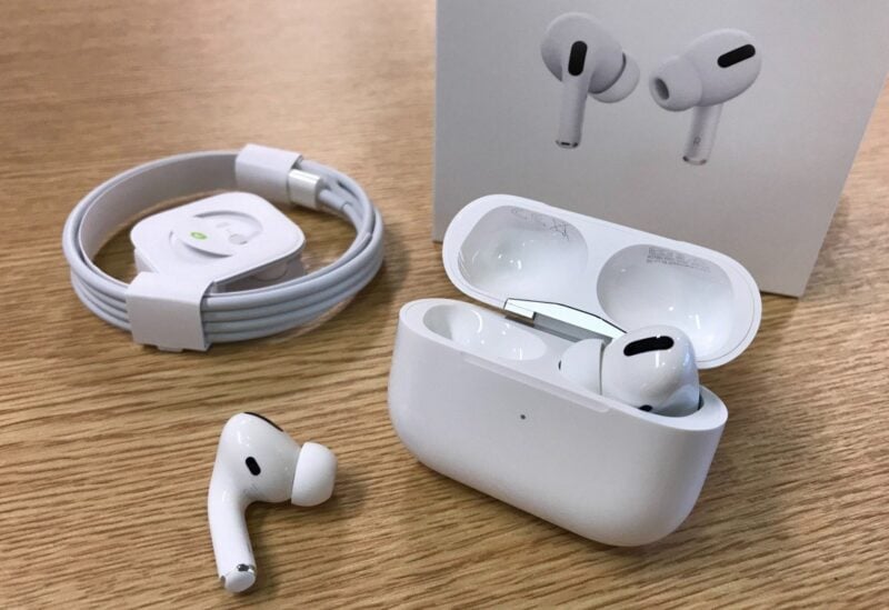 apple airpods pro clicking noise