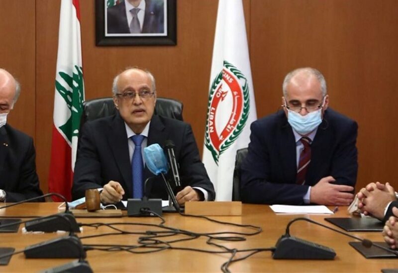 نقابتا الأطباء تردان على نقيب الصيادلة