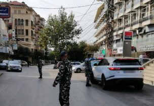 حواجز مواكبة لليوم الأول من الإقفال