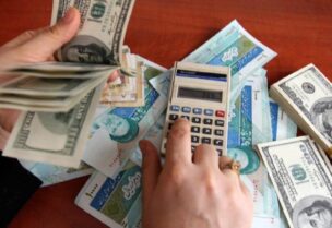 انخفاض شديد في العملة الإيرانية مقابل الدولار