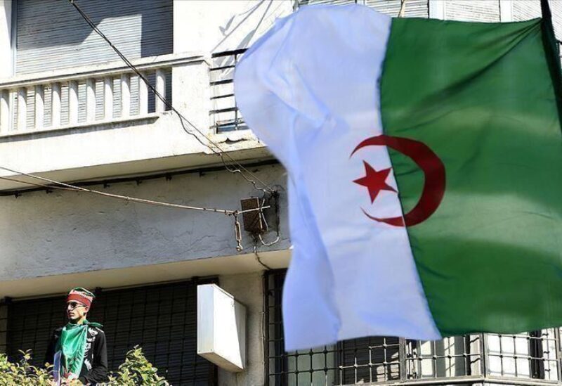 الجزائر تبدأ التصويت على استفتاء الدستور