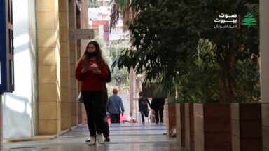 المجمعات التجارية شبه خالية من الرواد