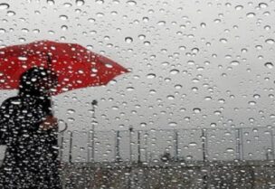 سيدة تحت المطر-تعبيرية