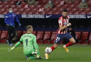 كاراسكو في مواجهة حارس برشلونة شتيغن