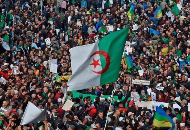 مشاركة ضعيفة في استفتاء تعديل الدستور بالجزائر