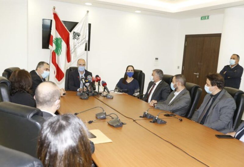 وزير الصحة تسلم أجهزة PCR هبة من منظمة الصحة العالمية