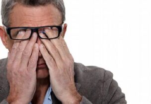 أعراض تصيب العين قد تدل على الإصابة بكورونا