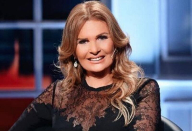 الفنانة يسرا