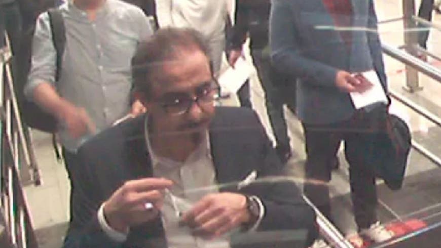 حبيب أسيود أثناء وصوله إلى مطار اسطنبول