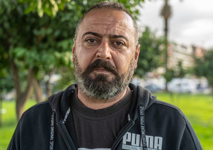 سمير ، فقد شقيقه في قوارب الموت