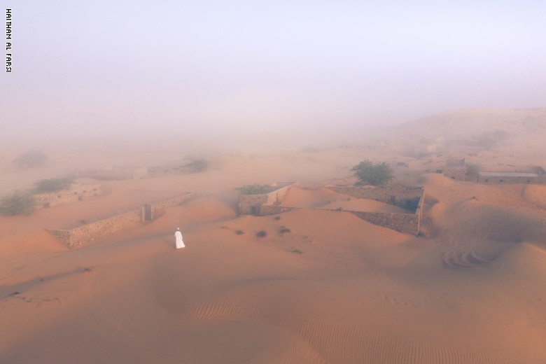 عجز الأهالي من سكان القرية عن العودة لمنطقتهم بسبب الرمال الكثيفة التي لم يستطيعوا إزاحتها أو إقاف زحفها في ذلك الوقت