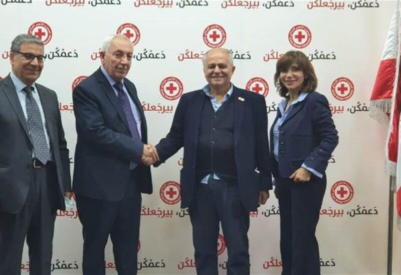 قنصل سييراليون سلم الصليب الاحمر اللبناني 30 الف دولار