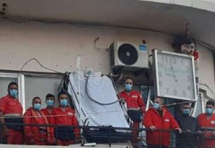 مجسم لسرير عليه مريض افتراضي مصاب بكورونا في صيدا