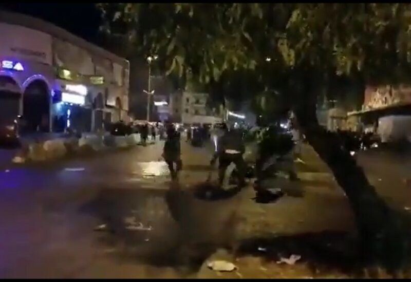 لحظة الاعتداء على مراسل صوت بيروت انترناشونال ابراهيم فتفت في طرابلس