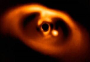 الفلكيون الألمان يرصدون ولادة كواكب لدى نجوم صغيرة الحجم