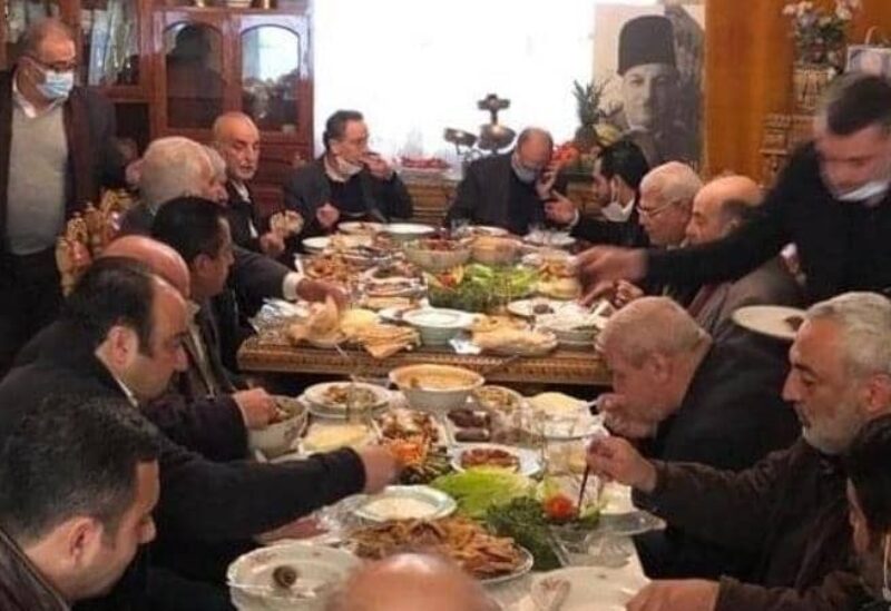 صورة الغداء التي استفزت اللبنانيين