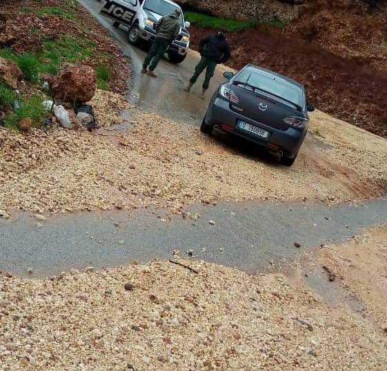 قطع طريق وداي هاب أبي سمراء بسبب السيول