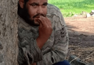 مصرية تربط ابنها في شجرة منذ 15 سنة