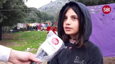طفلة لاجئة