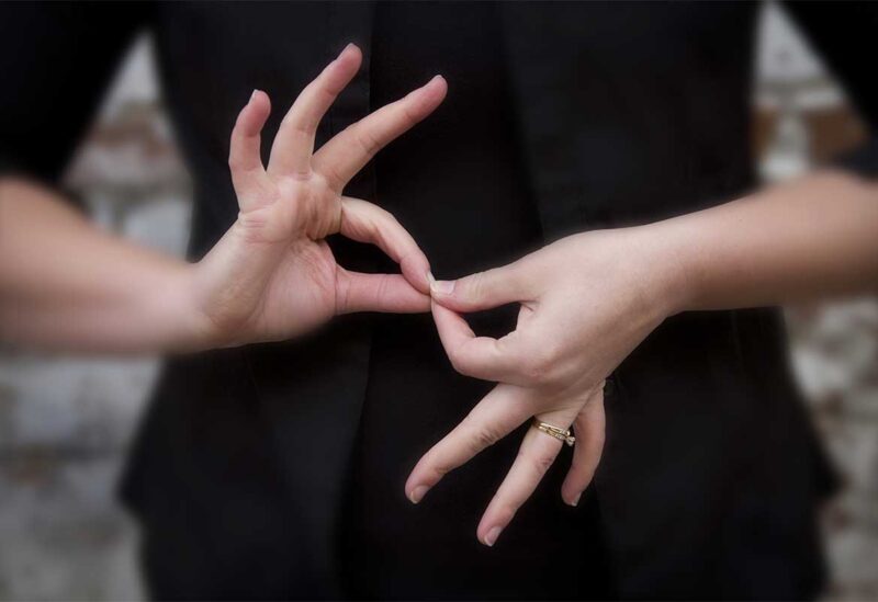لغة الإشارة
