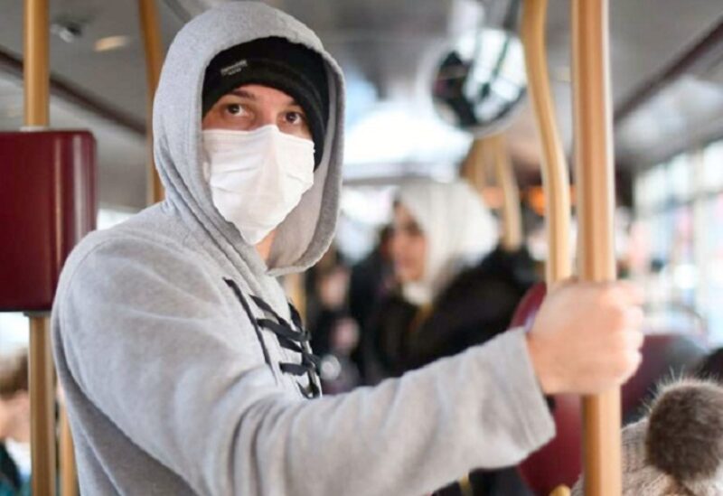 لبس الكمامات بات ضروريا في الأماكن العامة