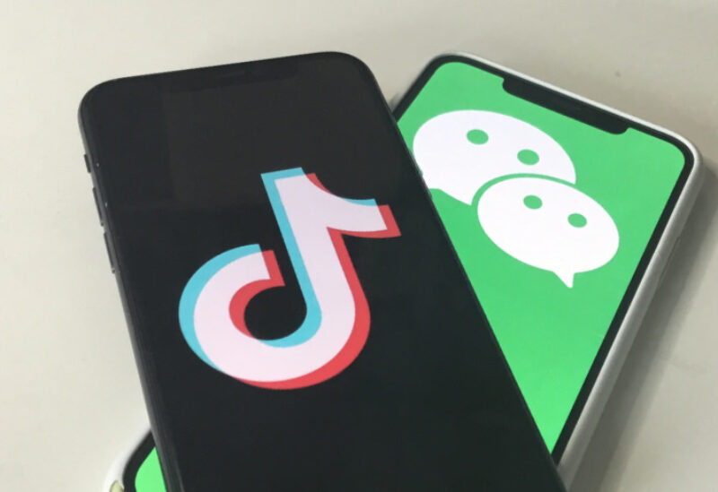 تطبيقا (WeChat & tik tok)