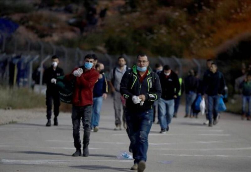 إسرائيل توافق على تطعيم العمال الفلسطينيين