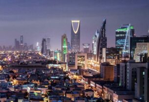 مشهد ليلي لمدينة الرياض بالسعودية