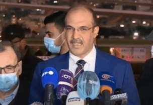 الوزير حسن يتسلم شحنة لقاح فايزر من المطار