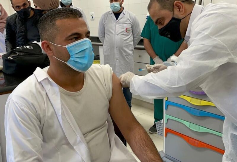 فلسطين تبدأ مرحلة التطعيم ضد كورونا