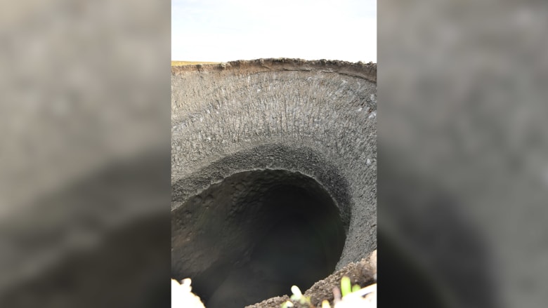 قام باحثون ببناء نموذج ثلاثي الأبعاد لهذه الفوهة التي يبلغ عمقها 30 متراً، وذلك باستخدام طائرة درون.