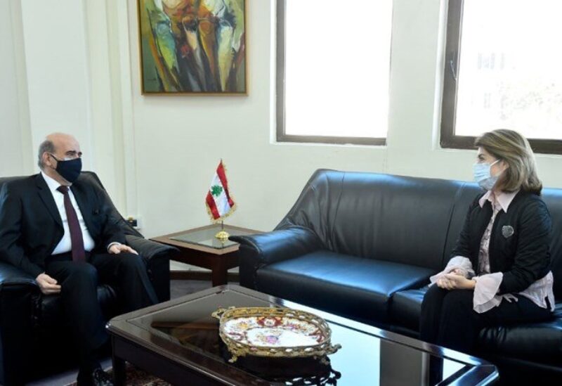 وزير الخارجية والمغتربين مع سفيرة اليونان