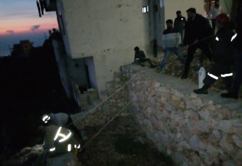 عناصر من الدفاع المدني في جبيل