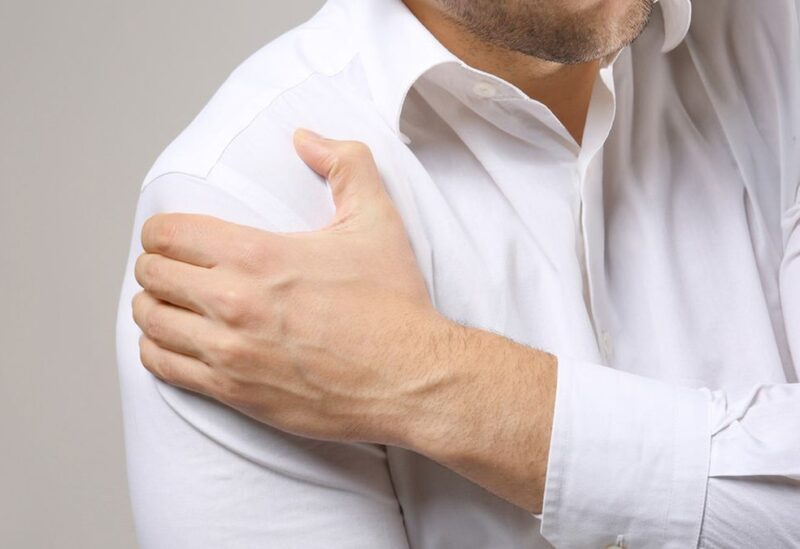 آلام الكتف قد تكون مؤشر لمرض خطير