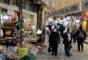 إيران تعيش أزمات اقتصادية غير مسبوقة