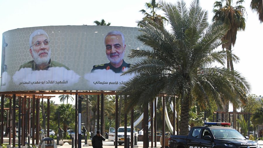صورة لسليماني والمهندس بأحد شوارع بغداد