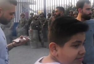 اعتصام أمام معمل دير عمار