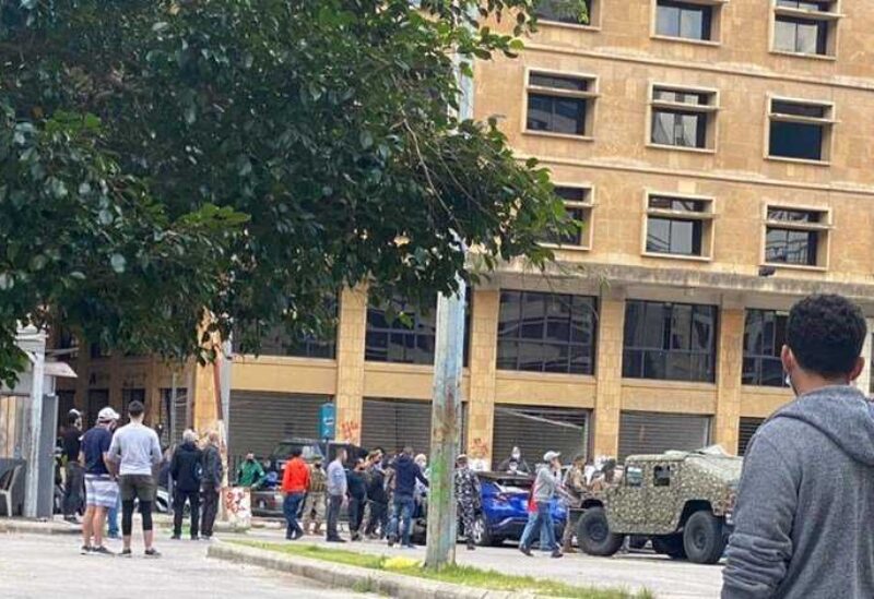 إشكال وضرب سكاكين أمام وزارة الإقتصاد