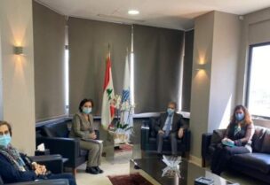 لقاء بين نجاة رشدي ووزني