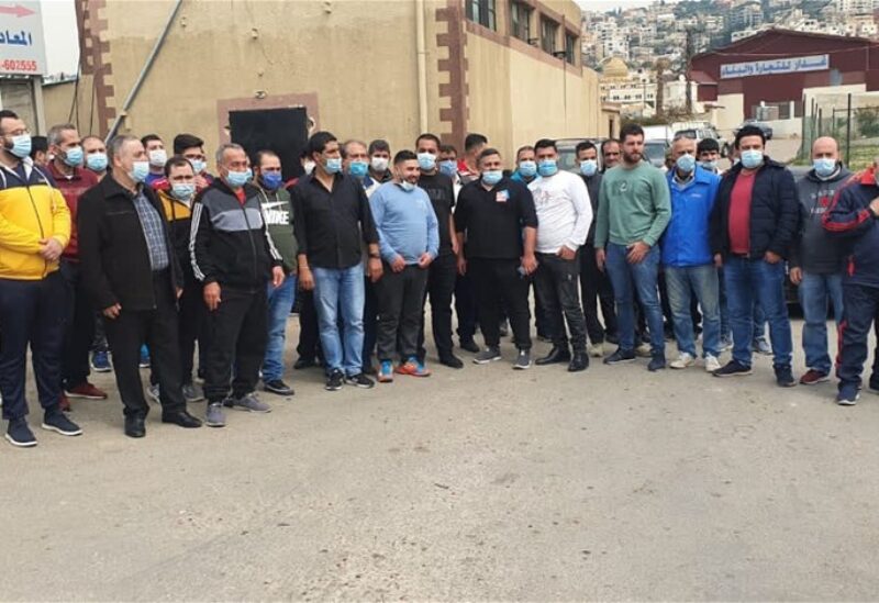 اعتصام للقصابين أمام مسلخ الغازية