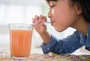 المشروبات المحلاة تؤثر سلبا على صحة الأطفال