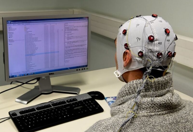 الدماغ البشري وجهاز الكمبيوتر