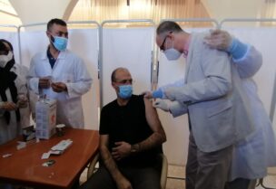 حمد حسن تلقى لقاح أسترازينيكا