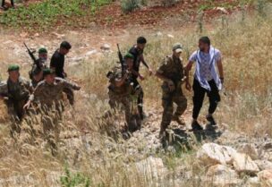 توقيف فلسطينيين حاولوا اجتياز الشريط الشائك