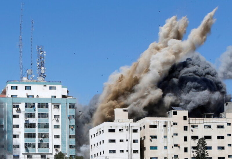 اسرائيل تقصف برج الجلاء في عزة