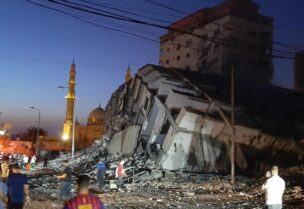 اسرائيل تقصف برجا سكنيا وسط مدينة غزة