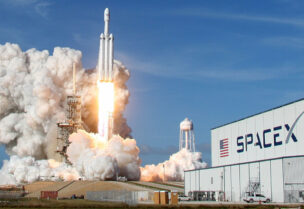 صاروخ من شركة SpaceX