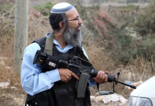 مستوطنون يهاجمون البلدات الفلسطينية في الضفة والقدس